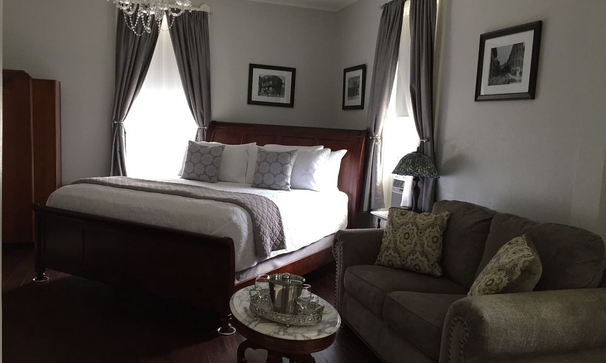 Eureka Springs Historic District House | Elmwood House