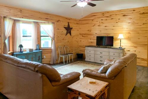 Emory House | Emory Escape w/Pond Access < 13 Mi to Lake!