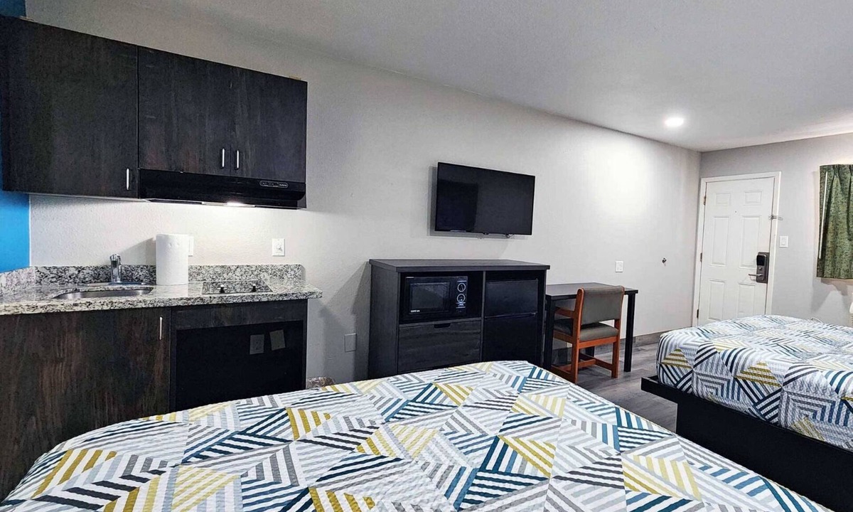 Wharton Hotel | Enjoy a Hassle-Free stay! Free Breakfast Near the Wharton County Museum