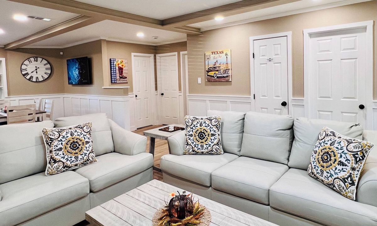 Arlington House | Entertainment District Retreat in Arlington- Short walk to the stadiums!