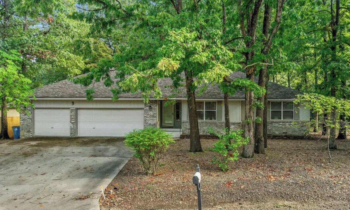 Bella Vista House | Entire 3 Bedroom House Near Bike Trails!