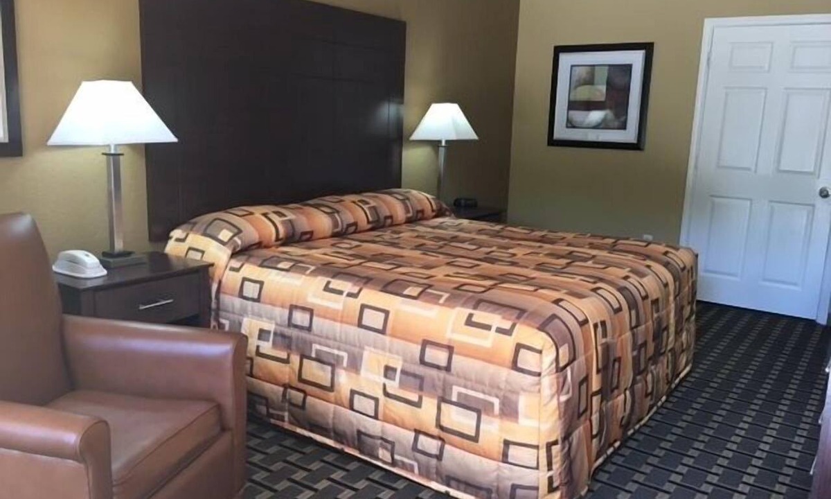 Longview Hotel | Executive Inn & Suites