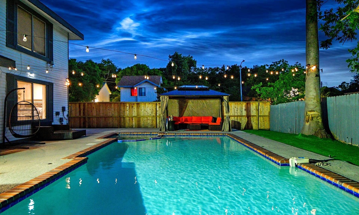 Clodine House | EXOTIC LODGE Discover a unique retreat experience in the heart of Houston, TX