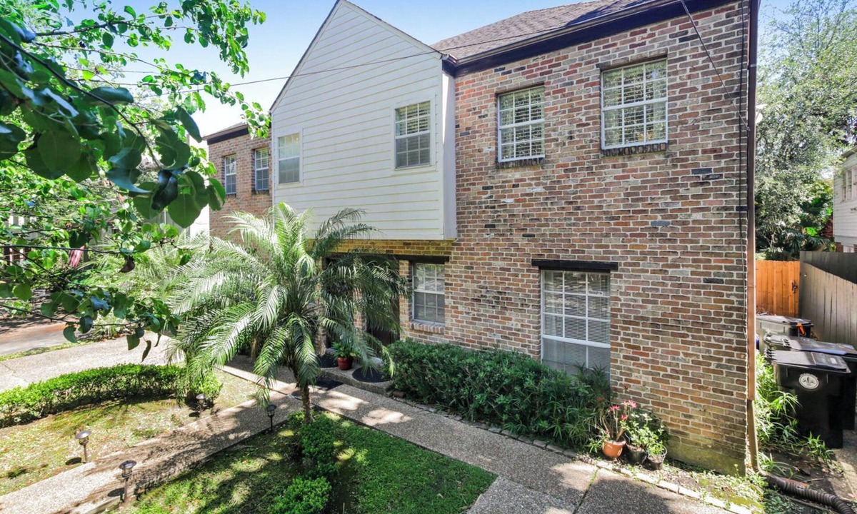 Central Carrollton Association House | Fabulous 2-bedroom townhome with parking!
