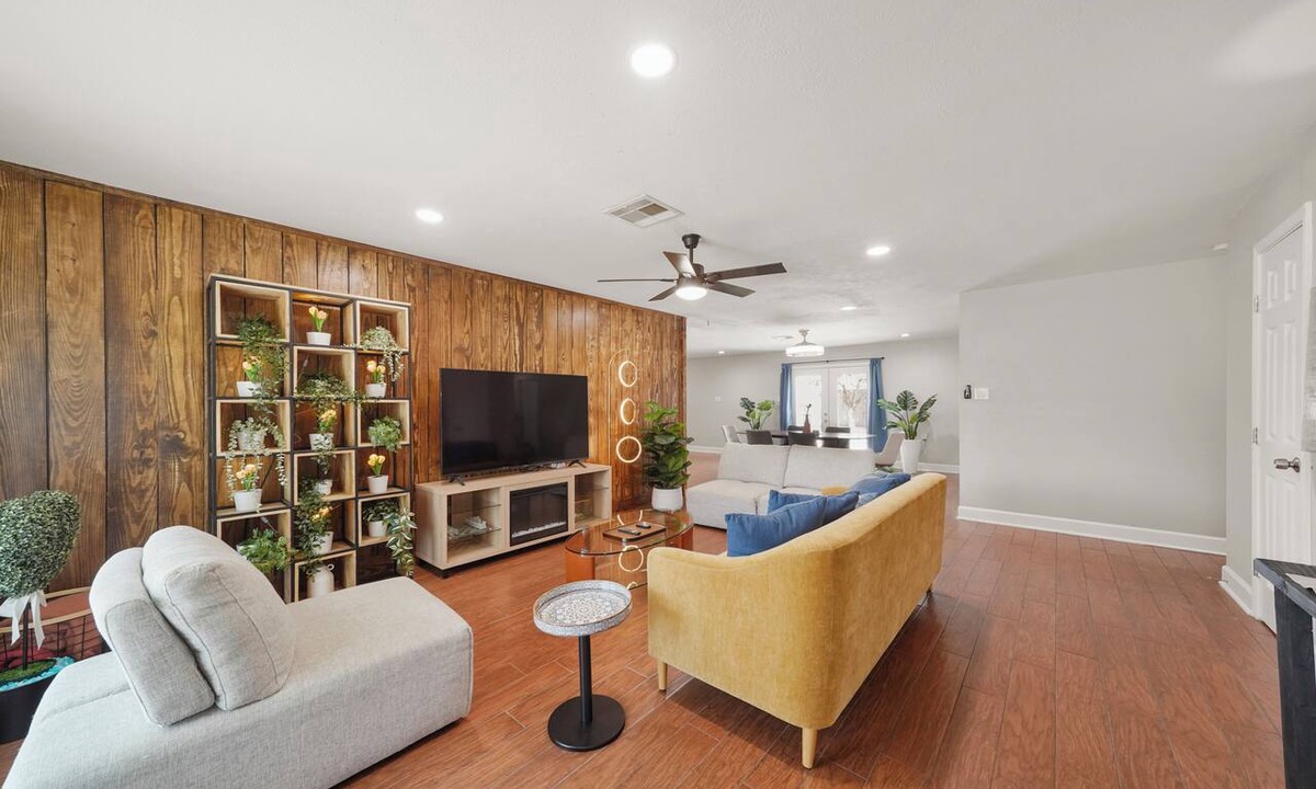 Sharpstown House | Fabulous 3-bedroom deep lounging Pool house with AC & Arcade in vibrant Houston