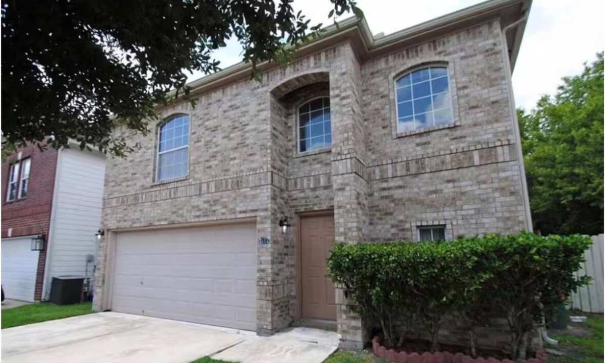 Houston House | Fabulous 4-bedroom house with AC in welcoming Houston and loft area upstairs