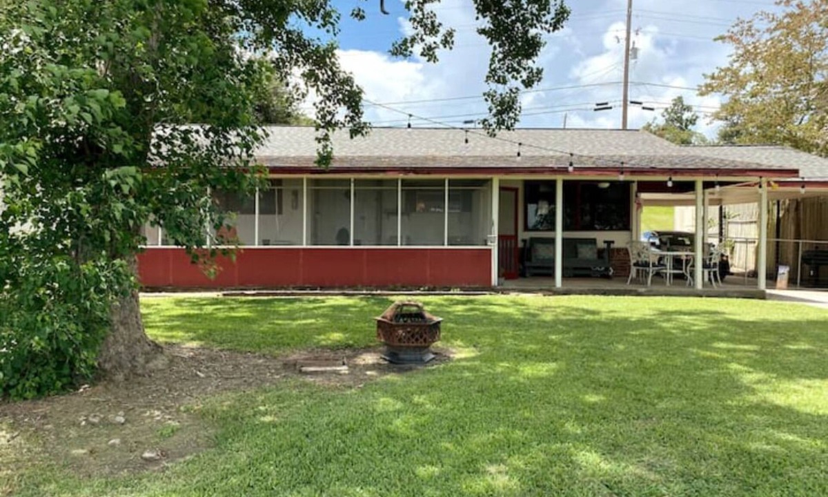 New Roads Cottage | False River fishing camp