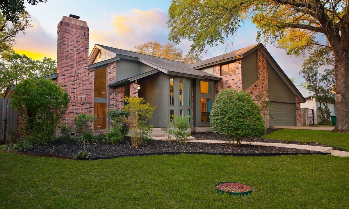 Hidden Creek House | Family Fiesta! Pool, Spa, Arcade, Mini Golf, Slide, Bowling + Games