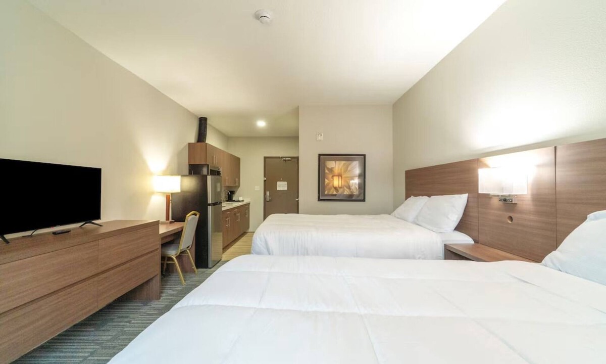 Sulphur Hotel | Family-Friendly Stay + Free Parking - Creole Nature Trail – 6miles away