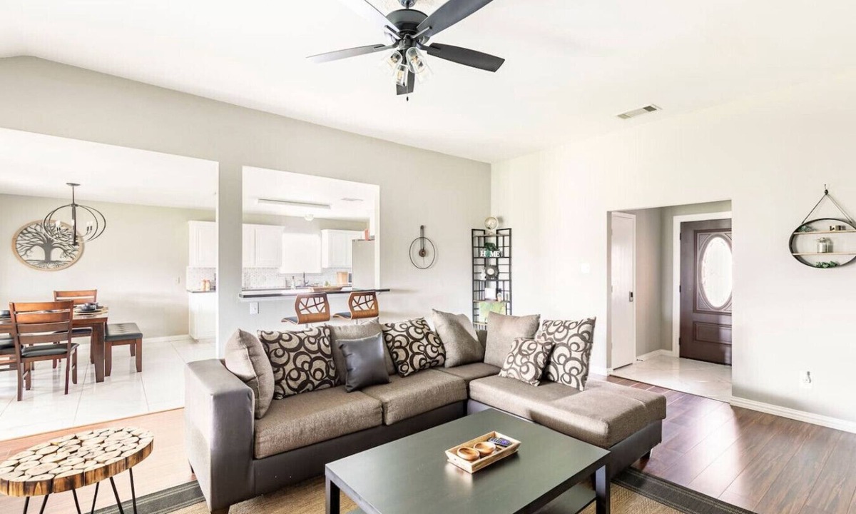 Southeast Arlington House | Family Home| Large Patio| Game Room| AT&T Stadium