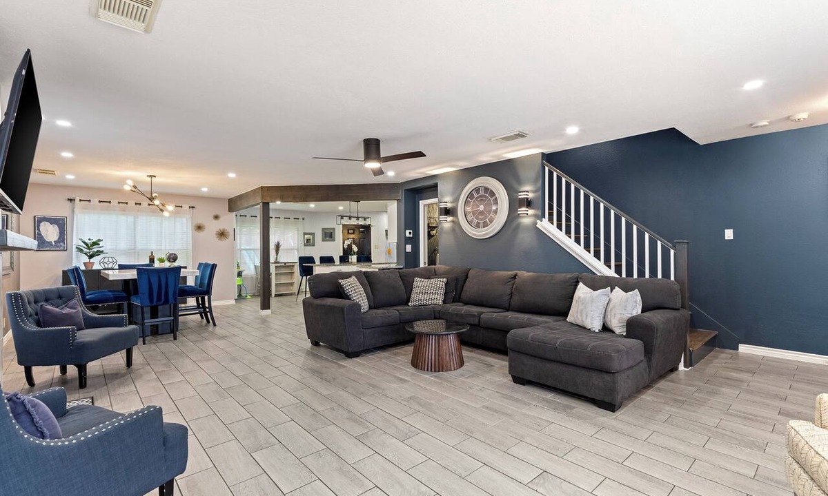 Wetmore House | Family Retreat near Six Flags Sea World La Cantera