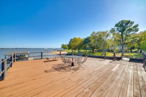 Cedar Creek Reservoir House | Family Retreat on Cedar Creek Lake! Dock & Views
