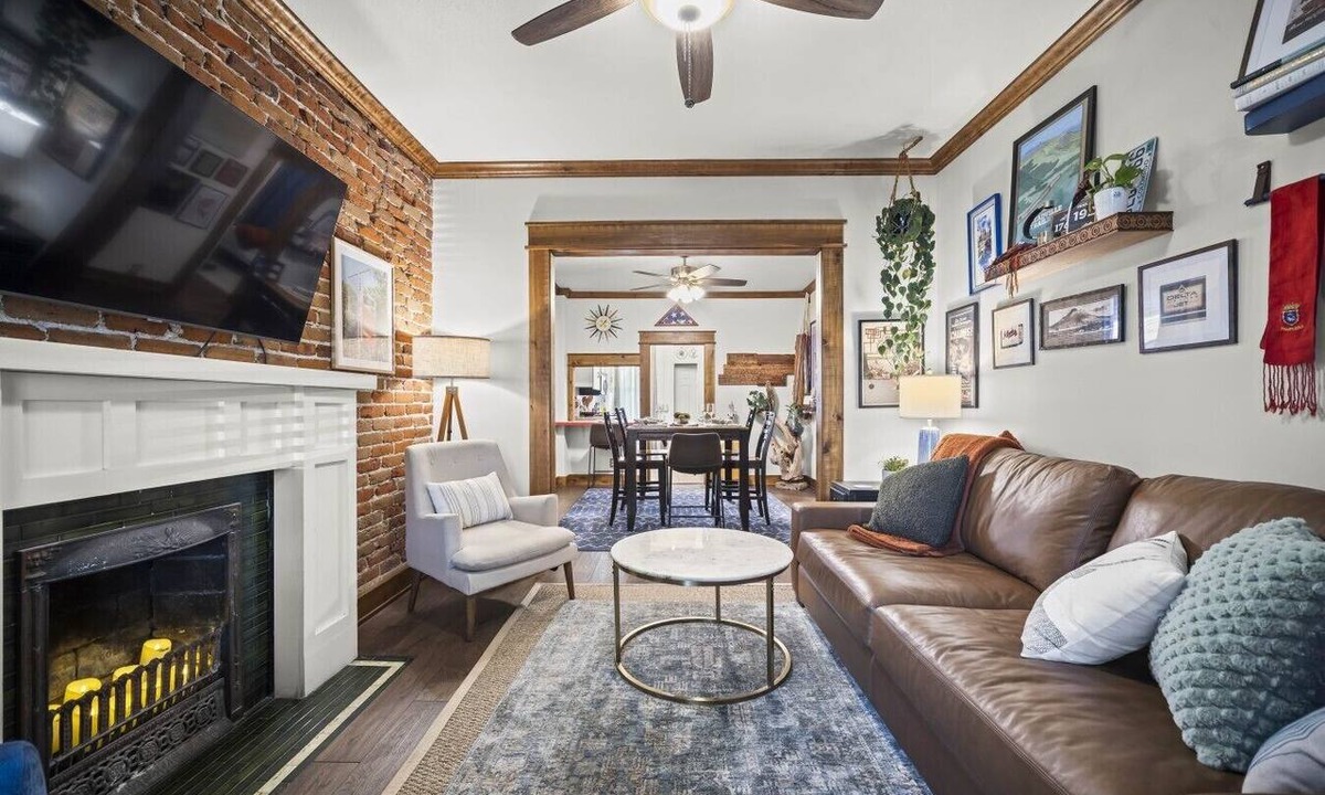 Lincoln Park House | Fenced Yard | Workspace | Near Arts District