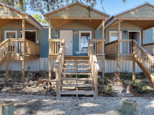Steinhatchee Hotel | Fiddler's Restaurant and Resort