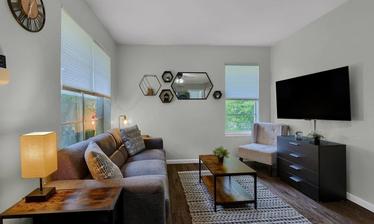 Whitesboro Bed & Breakfast | Find Peace at Charming Comfortable Downtown Home
