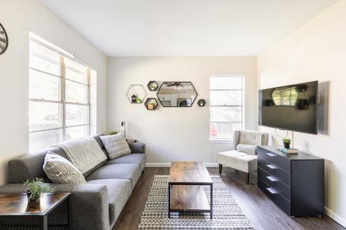 Whitesboro House | Find Peace at Charming Comfortable Downtown Home