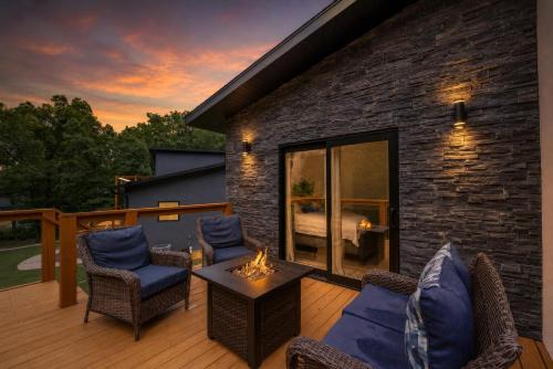 Bella Vista Ski Chalet | Flo Ride Chalet Hot tub Woodland viewsOn the Back 40 trail