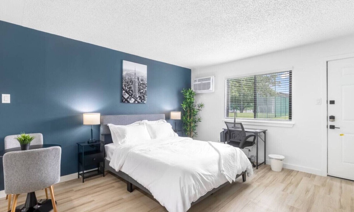 Haltom City Apartment | Fort Worth Studio1 – 10 Min to Downtown, Gym, Pets