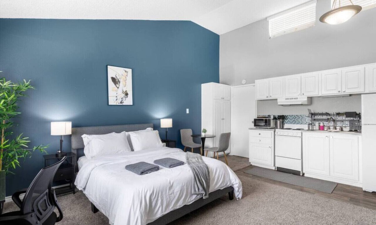 Haltom City Apartment | Fort Worth Studio5 – 10 Min to Downtown, Gym, Pets