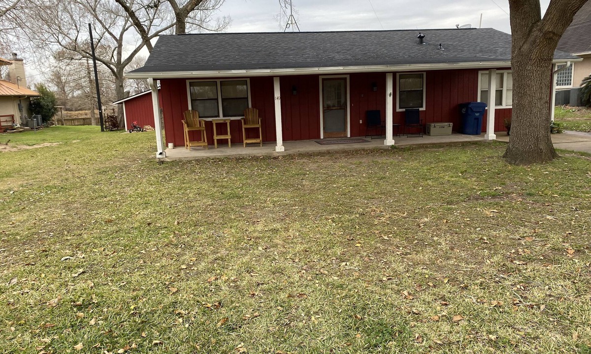 Elmaton House | Four bedroom river house located minutes away from Matagorda, TX and the beach.