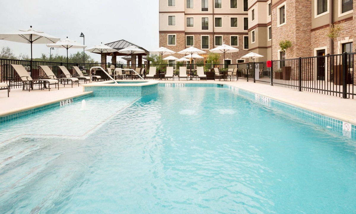 Hollywood Park Apartment | Free Breakfast + Outdoor Pool + Hot Tub | 15 Minutes from Six Flags!