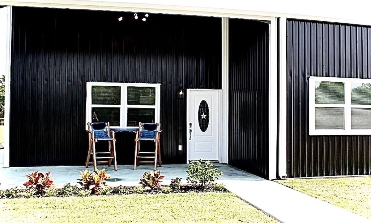 Sheridan House | Frick'n Ranch Less than a mile from Splashway