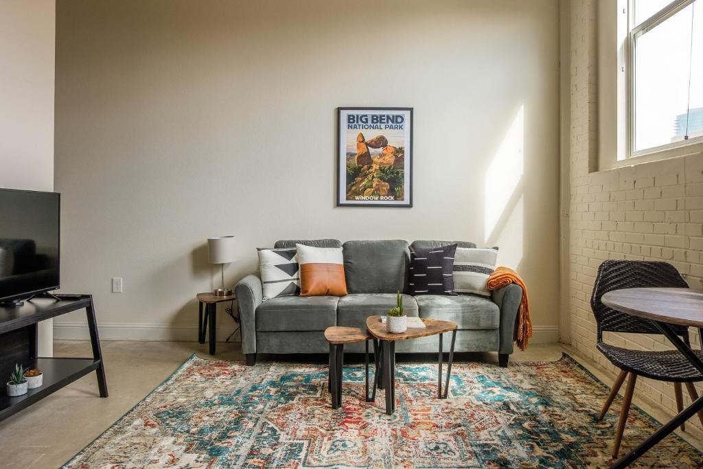 Fort Worth Apartment | FRONTDESK Southside District Apts Downtown Fort Worth