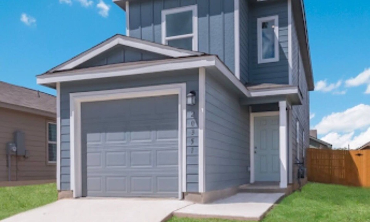 Converse House | Fully furnished home in Converse, it's nice, convenient and a quiet stay.