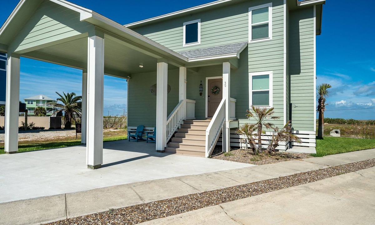 Bella Vista House | Fully Loaded 5 Star *New* Lux Home! Bring your beach gear and be ready for fun!