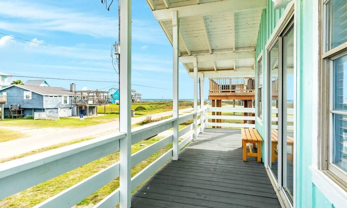 Surfside Beach House | Fun in the Sun - She's a Real Beach Cutie!