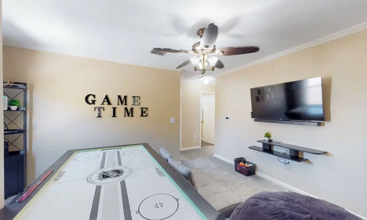 Southside House | Game Time: Near Lackland AFB And Sea World