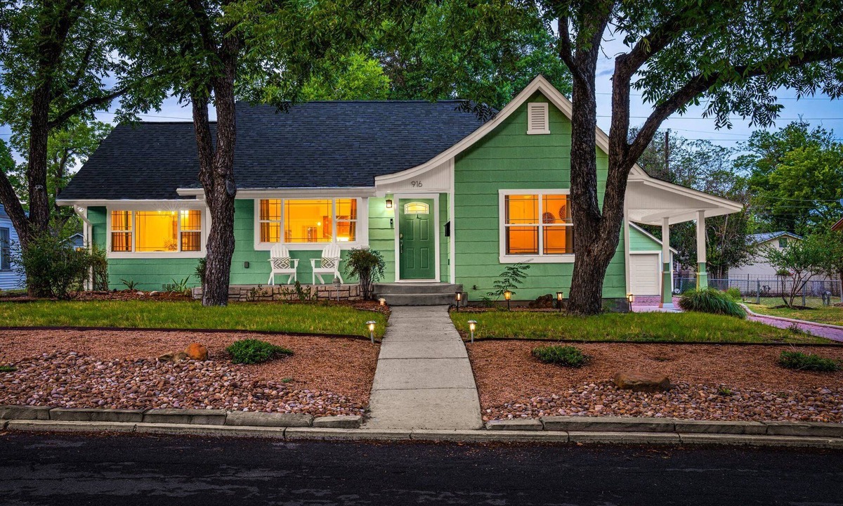 Kerrville House | Garden Oasis Home with Hot Tub, Game Room, Full Kitchen