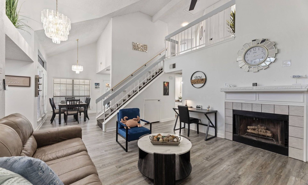 Euless Villa | Golfing Near the Pool- Near Stadiums, Hot Tub, Fire Pit