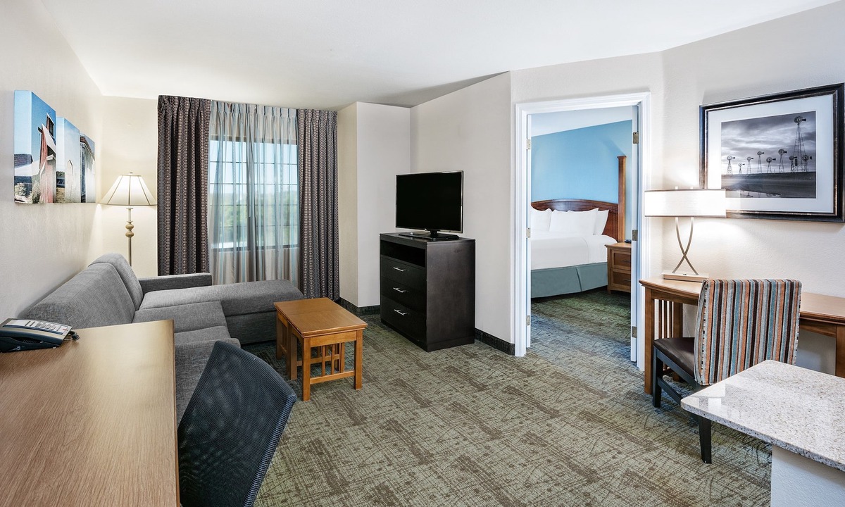 Round Rock Original Plat Condo | Great for Business Travelers! Air-Conditioned King Suite + FREE Buffet Breakfast