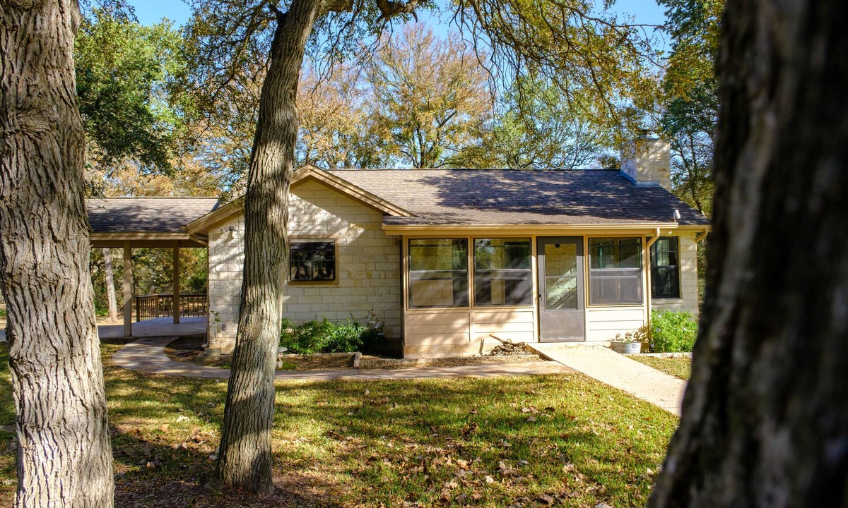 Buda House | Guest house nestled amongst 100 year old oaks with fun farm animals!