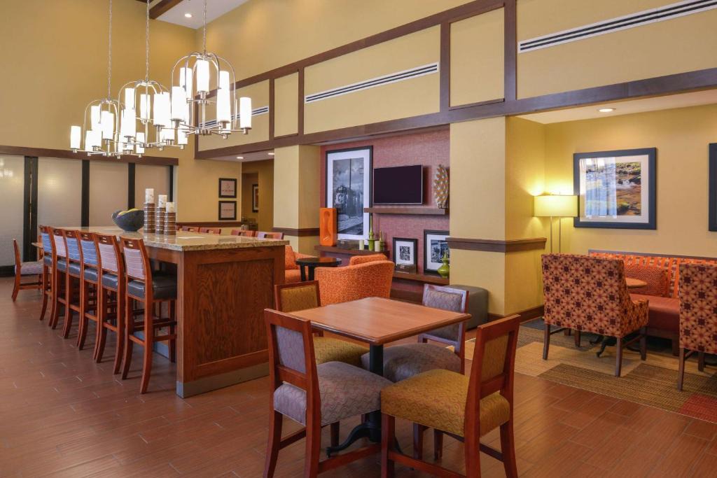 Lonoke Hotel | Hampton Inn & Suites by Hilton Lonoke