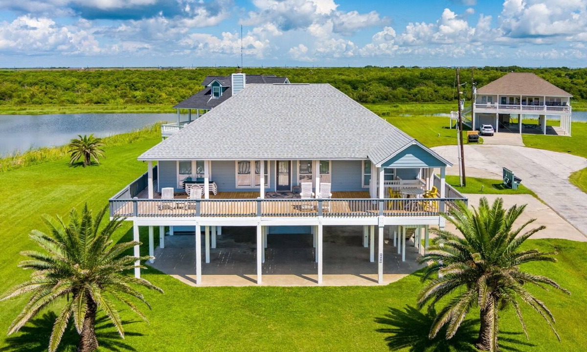 Port Bolivar House | Happy Hours - 2nd row, Gulf View, Cargo lift, gated community