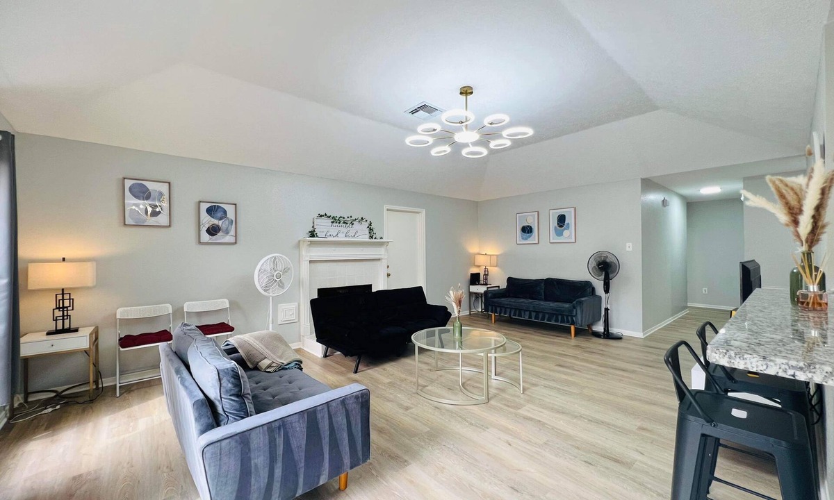Barker House | Happy house in the heart of Willowbrook Mall
