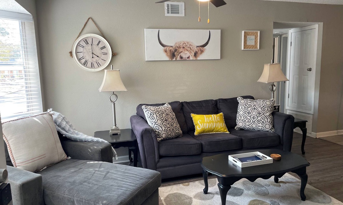 Pascagoula Apartment | Harbor Haven Beautiful Clean 2 Bedroom 2 Blocks from beach 🏝801