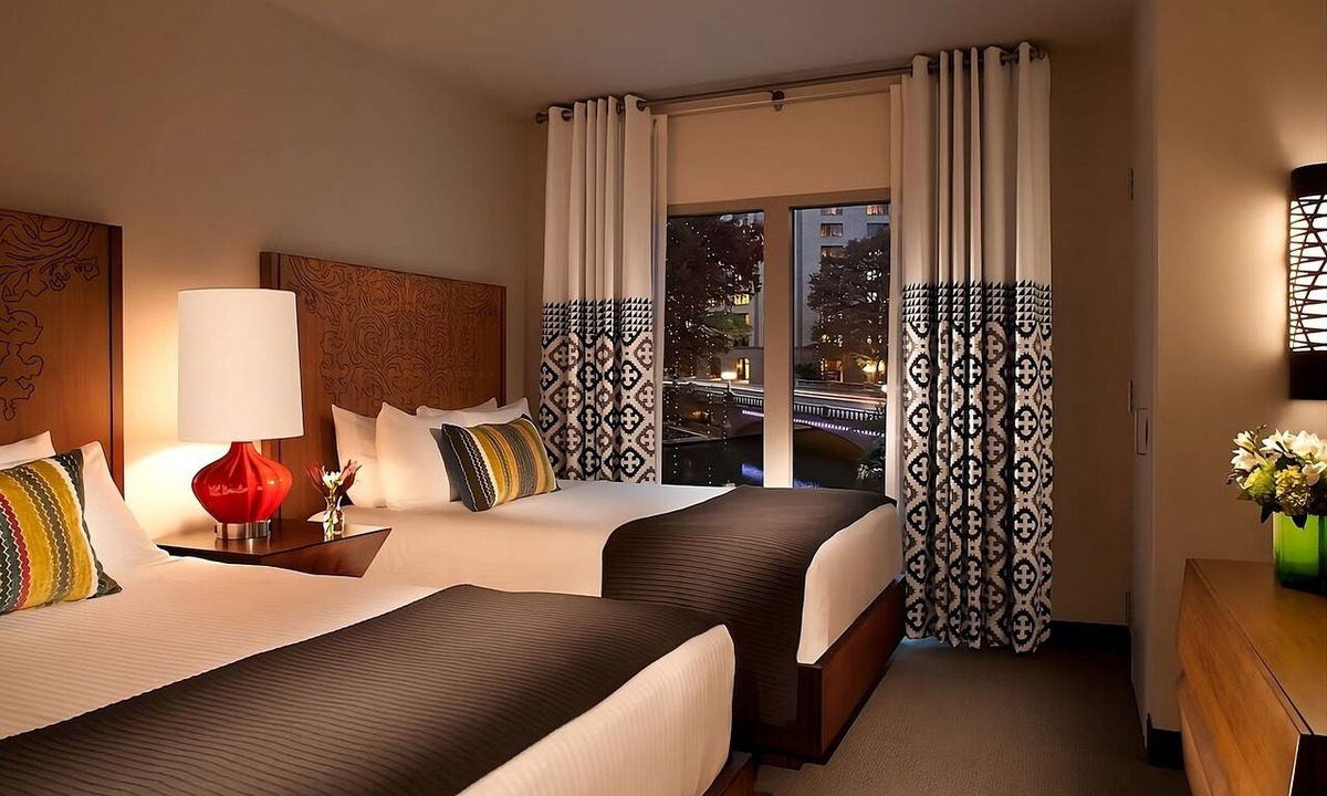 Downtown San Antonio Hotel | Haven of Indulgent Relaxation! 4 River View Units, Dogs Allowed, Outdoor Pool
