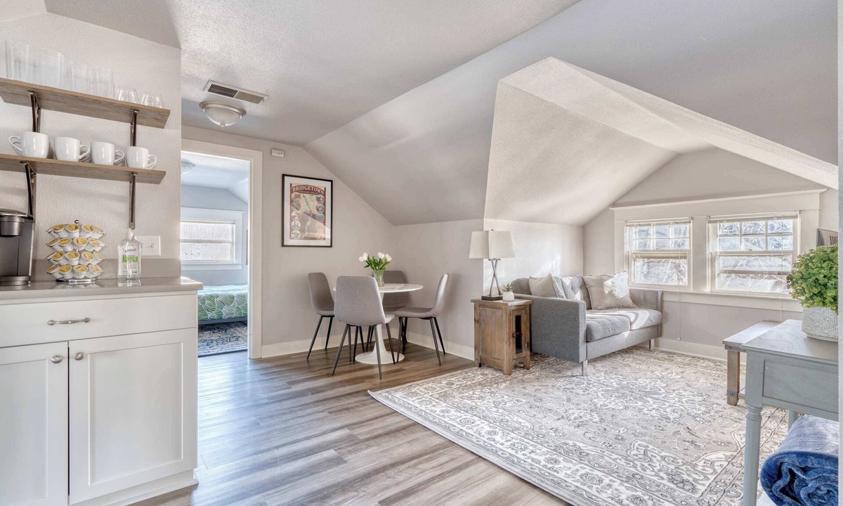 Creston - Kenilworth House | Hawthorne MultiUnit, 99 Walk Score,Remote Workers