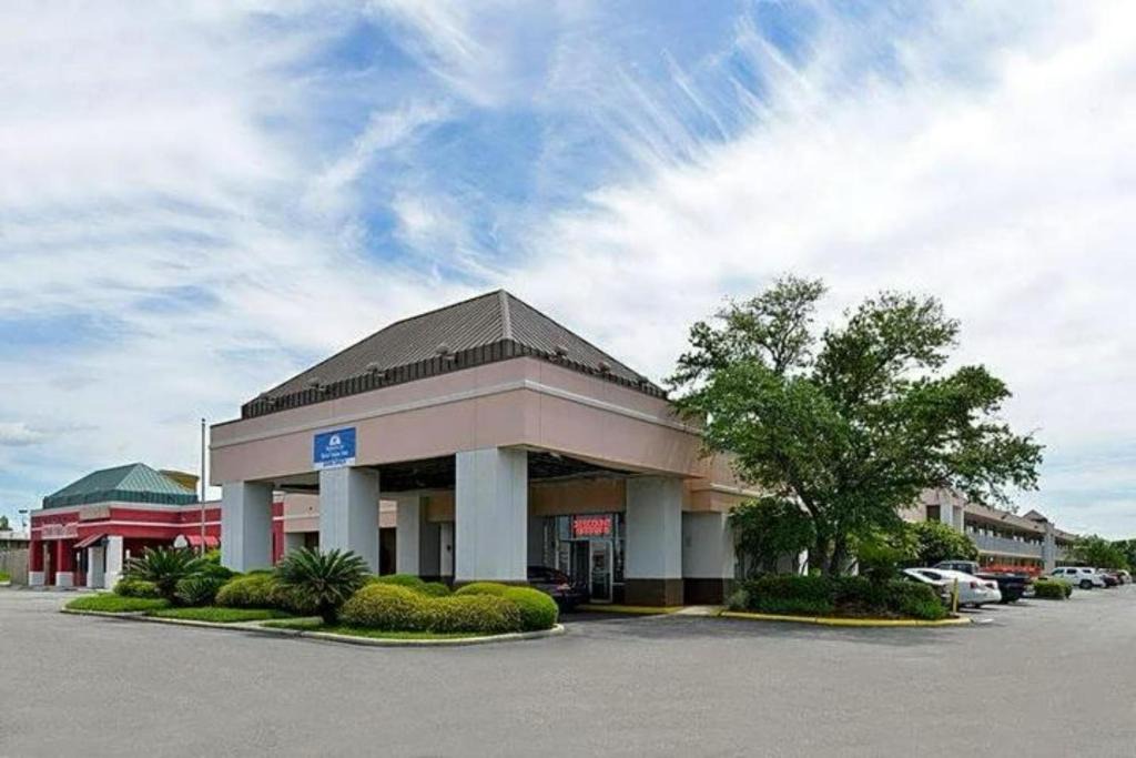Baton Rouge Hotel | Heritage Inn & Suites