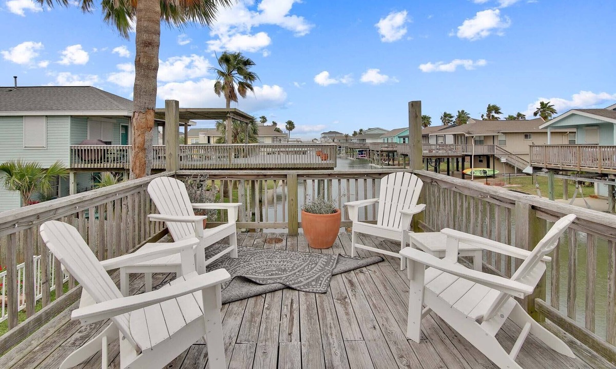 Jamaica Beach House | Heron's Nest | Pet-Friendly, On Canal, & Boat Dock!