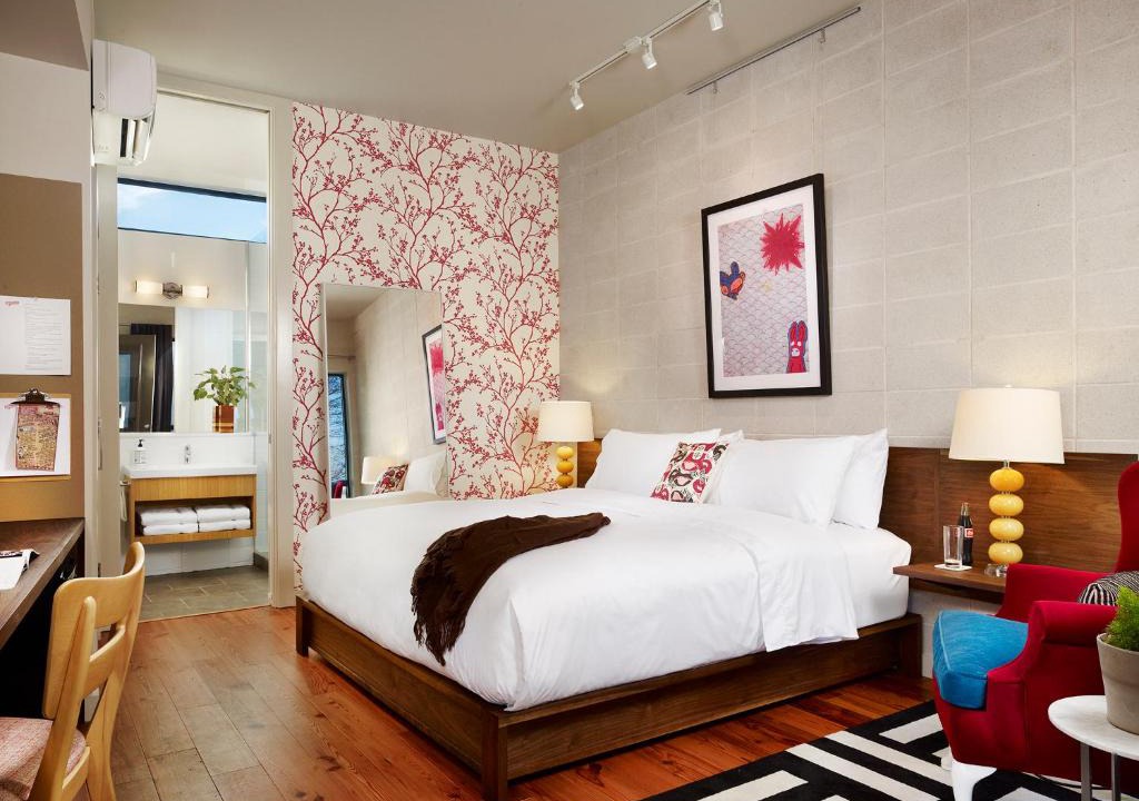 East Cesar Chavez Hotel | Heywood Hotel
