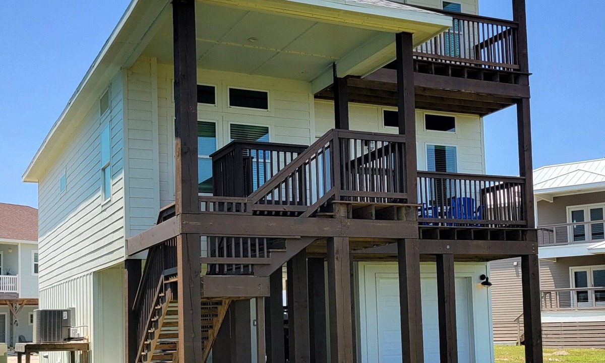Bella Vista House | Hidden Pearl-4 BR/3 Bath House, Great Views, Shared Pool/Hot Tub, Small Dogs OK