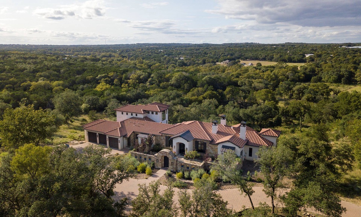 Austin House | High-end Home on 33 Acres to Roam, Short Drive to Downtown.