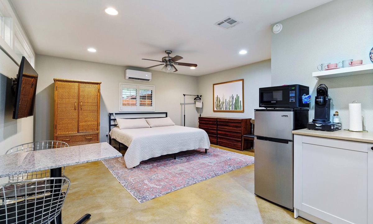 Austin Lake Estates Apartment | Hill Country studio: 1 mi to lake, 20 min to DT Austin