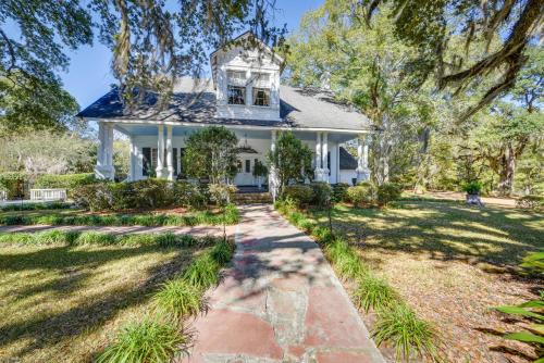 Pinckneyville House | Historic 5,400-Sq-Ft Woodville Estate w/Pool