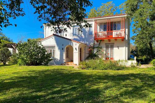 Oak Park - Northwood House | Historic charmer with a pool, gardens, gym, & game room- dogs ok