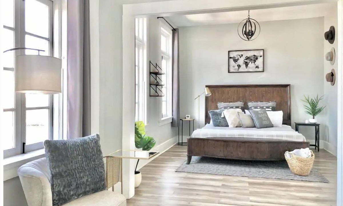 Uptown Historic District Condo | Historic Perfectly-located Uptown Studio